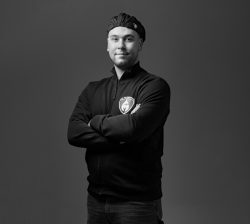 portrait red lucas saez web sans logos